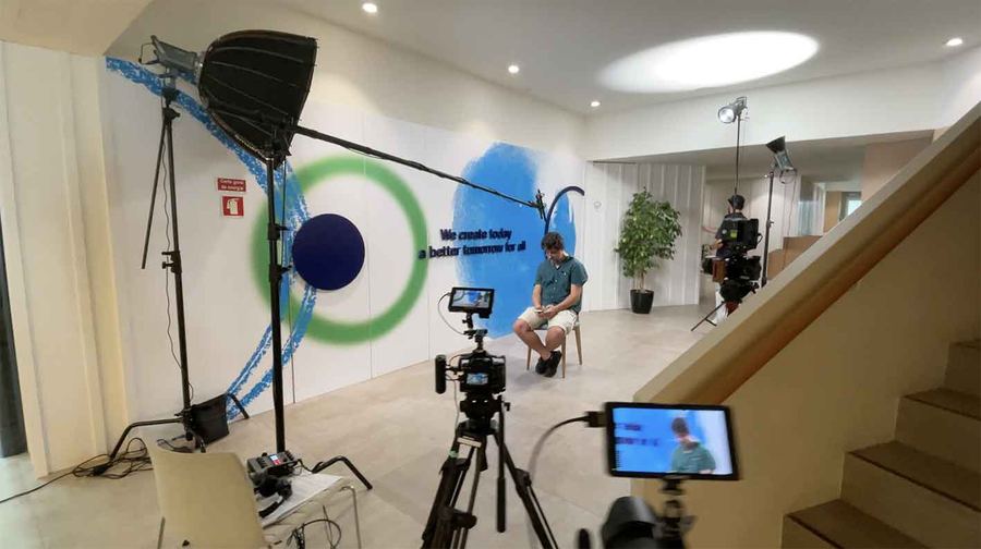 Set de entrevista com luz e teleponto