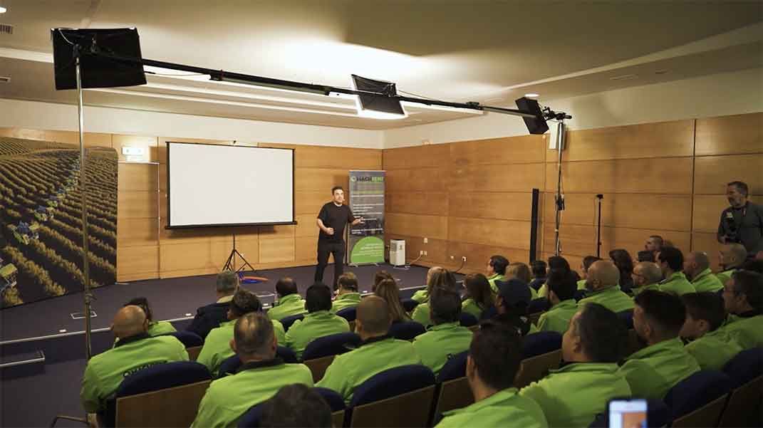 Frame 6 do filme MachRent: Meetings & Team Building